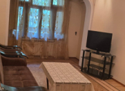 İcarəyə verilir 2 otaqlı 90 m2 köhnə tikili Gənclik m.