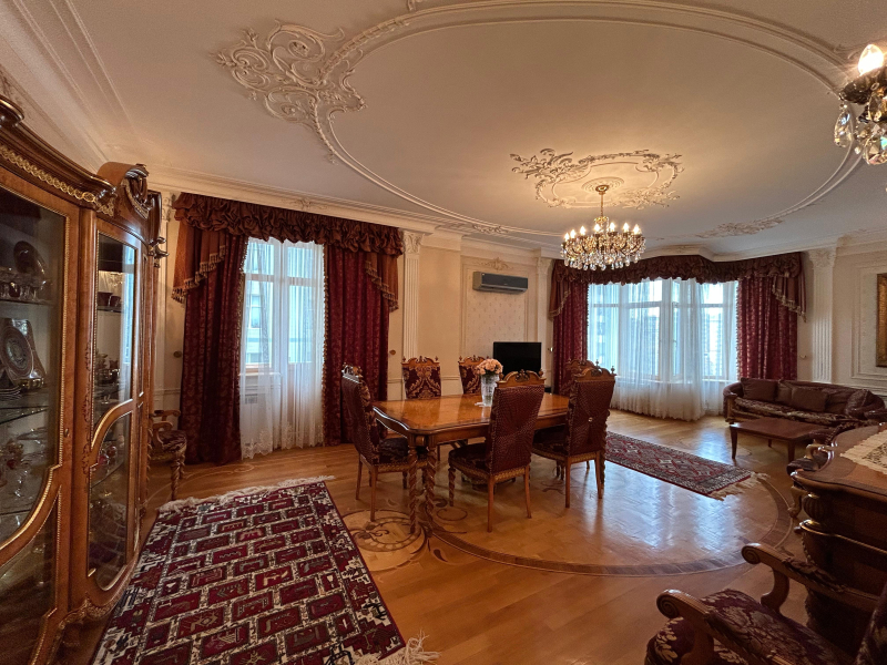 Satılır 6 otaqlı 250 m2 yeni tikili Sirk