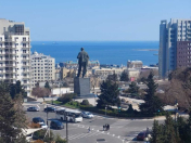 Satılır 3 otaqlı 80 m2 köhnə tikili Axundov bağı