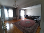 Satılır 5 otaqlı 110 m2 köhnə tikili Xalqlar Dostluğu m.