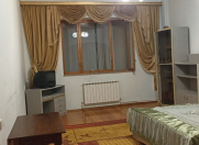 İcarəyə verilir 2 otaqlı 70 m2 köhnə tikili Memar Əcəmi m.