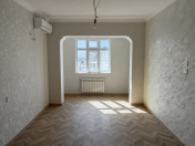 Satılır 2 otaqlı 70 m2 köhnə tikili Əhmədli m.