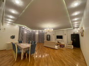 Satılır 4 otaqlı 220 m2 yeni tikili 28 May m.