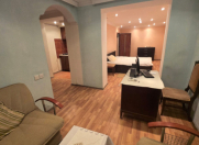 Satılır 2 otaqlı 80 m2 köhnə tikili Elmlər Akademiyası m.