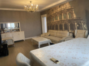Satılır 3 otaqlı 90 m2 köhnə tikili Nizami r.