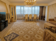 Satılır 4 otaqlı 120 m2 köhnə tikili Elmlər Akademiyası m.