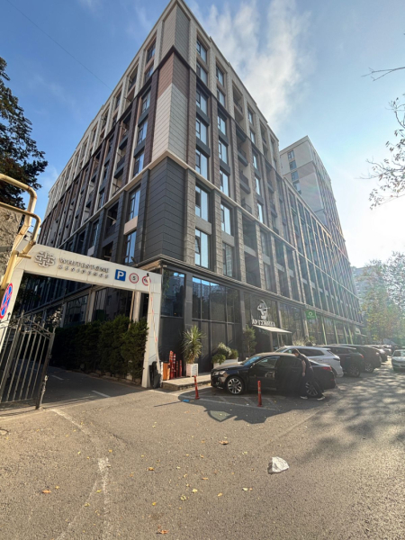 Satılır 3 otaqlı 80 m2 yeni tikili 28 May m.