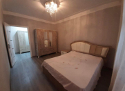 Satılır 2 otaqlı 70 m2 köhnə tikili Xalqlar Dostluğu m.