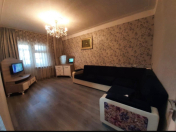 Satılır 2 otaqlı 70 m2 köhnə tikili Xalqlar Dostluğu m.