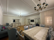 Satılır 4 otaqlı 176 m2 yeni tikili 28 May m.