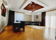 Satılır 3 otaqlı 130 m2 yeni tikili Nizami m.