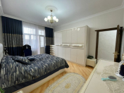 Satılır 3 otaqlı 131 m2 yeni tikili İnşaatçılar m.