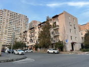 Satılır 2 otaqlı 50 m2 köhnə tikili Şah İsmayıl Xətai m.