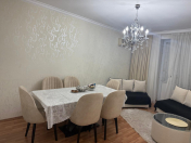 Satılır 2 otaqlı 65 m2 köhnə tikili Elmlər Akademiyası m.