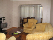 İcarəyə verilir 3 otaqlı 100 m2 köhnə tikili 28 May m.