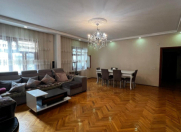 Satılır 5 otaqlı 130 m2 köhnə tikili İnşaatçılar m.