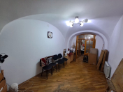 İcarəyə verilir 2 otaqlı 65 m2 ofis Axundov bağı