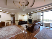 Satılır 3 otaqlı 170 m2 yeni tikili Gənclik m.