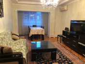 Satılır 3 otaqlı 80 m2 köhnə tikili Şah İsmayıl Xətai m.