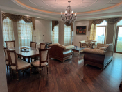 Satılır 5 otaqlı 220 m2 yeni tikili 28 May m.