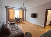 Satılır 2 otaqlı 75 m2 köhnə tikili Elmlər Akademiyası m.