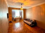 Satılır 2 otaqlı 80 m2 köhnə tikili Gənclik m.