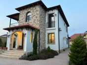 İcarəyə verilir 5 otaqlı 250 m2 villa Bakıxanov