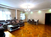 Satılır 4 otaqlı 130 m2 köhnə tikili Yasamal r.