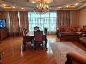 Satılır 4 otaqlı 200 m2 yeni tikili Azadlıq prospekti m.