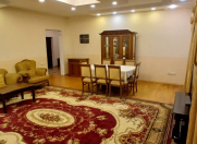 İcarəyə verilir 3 otaqlı 140 m2 yeni tikili Nizami m.