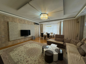 Satılır 4 otaqlı 190 m2 yeni tikili 8 Noyabr m.