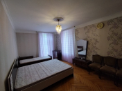 Satılır 2 otaqlı 60 m2 köhnə tikili Sahil m.