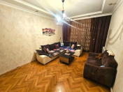 Satılır 2 otaqlı 70 m2 köhnə tikili Dövlət Statistika Komitəsi