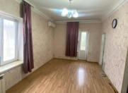 Satılır 2 otaqlı 33 m2 köhnə tikili Elmlər Akademiyası m.