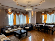 Satılır 4 otaqlı 170 m2 yeni tikili 8 Noyabr m.