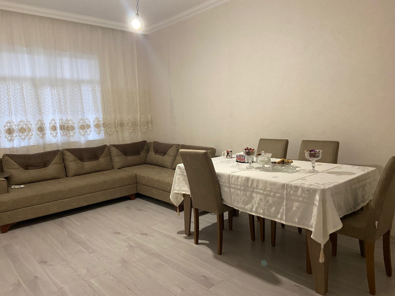 Satılır 5 otaqlı 120 m2 köhnə tikili Qaraçuxur
