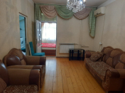 İcarəyə verilir 2 otaqlı 70 m2 köhnə tikili Memar Əcəmi m.