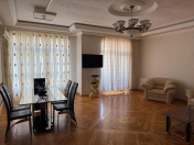 İcarəyə verilir 3 otaqlı 160 m2 yeni tikili 28 May m.