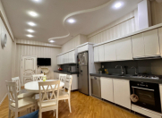 Satılır 3 otaqlı 168 m2 yeni tikili Yasamal r.