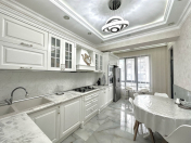 Satılır 4 otaqlı 175 m2 yeni tikili 28 May m.