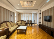 Satılır 3 otaqlı 135 m2 yeni tikili 8 Noyabr m.