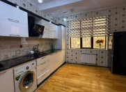 Satılır 2 otaqlı 100 m2 yeni tikili Memar Əcəmi m.