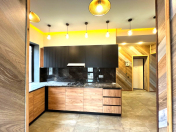 Satılır 6 otaqlı 180 m2 köhnə tikili Nizami m.