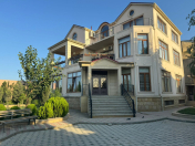 İcarəyə verilir 8 otaqlı 400 m2 villa Badamdar