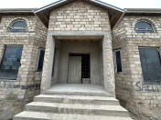 Satılır 4 otaqlı 210 m2 həyət evi Binə