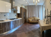 İcarəyə verilir 3 otaqlı 145 m2 yeni tikili 28 May m.