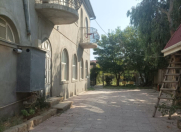 Satılır 8 otaqlı 500 m2 həyət evi Buzovna