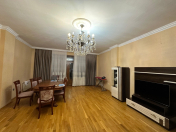 Satılır 4 otaqlı 130 m2 yeni tikili İnşaatçılar m.