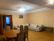 İcarəyə verilir 3 otaqlı 100 m2 köhnə tikili 28 May m.