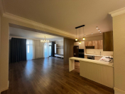 Satılır 3 otaqlı 172 m2 yeni tikili 28 May m.